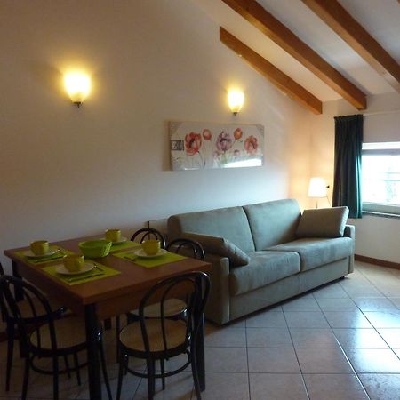 Residence Riva Del Lario Граведона Екстериор снимка