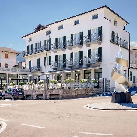 Residence Riva Del Lario Граведона Екстериор снимка
