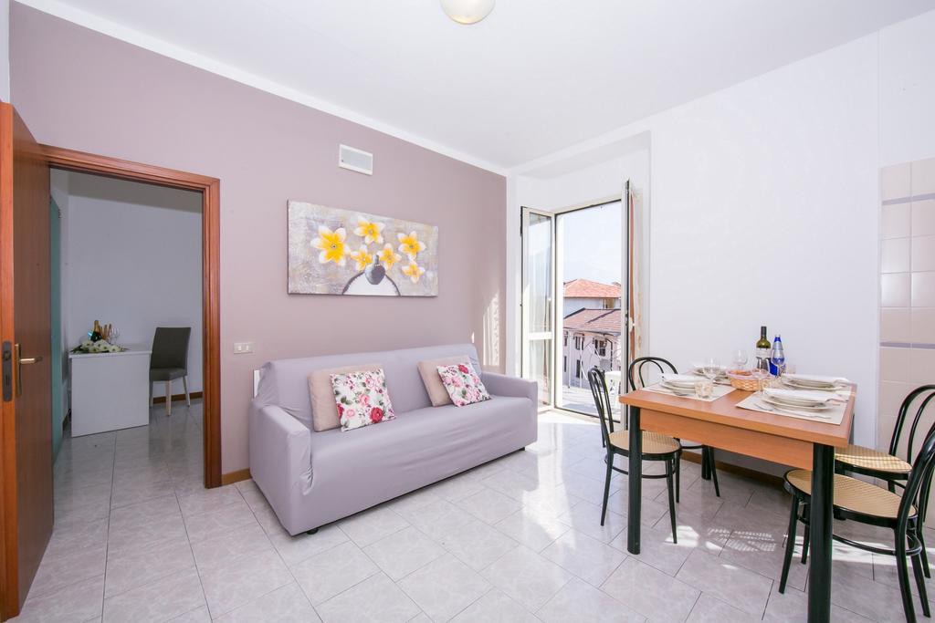 Residence Riva Del Lario Граведона Екстериор снимка