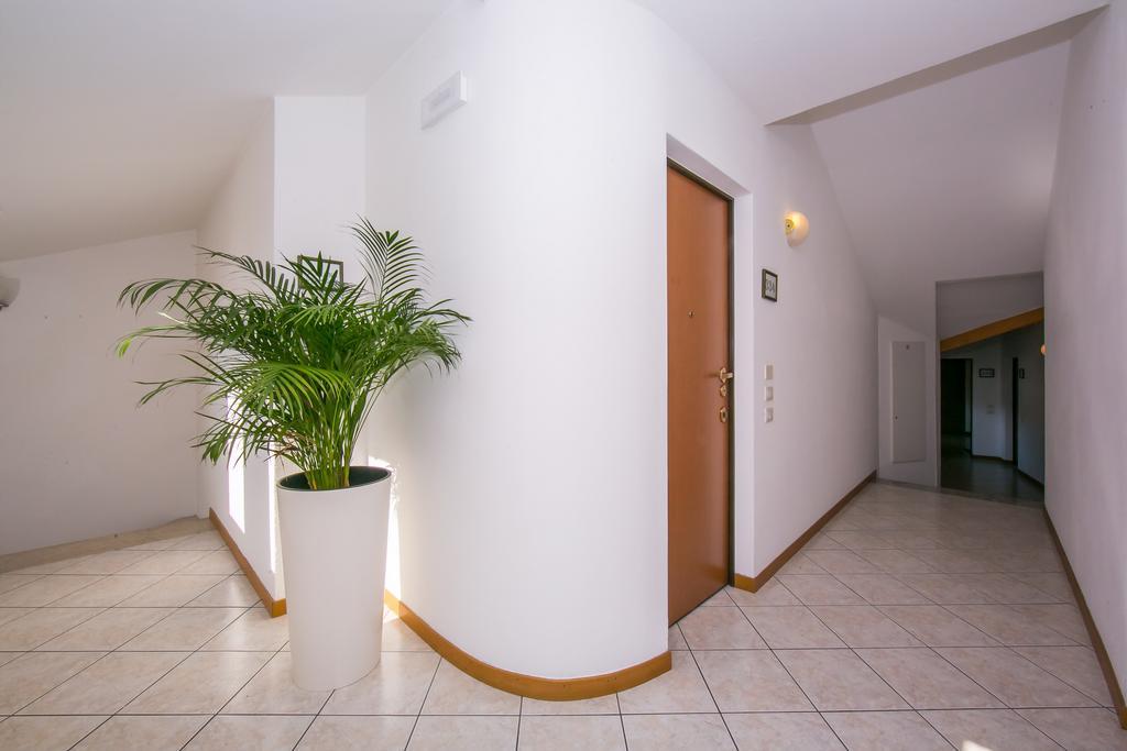 Residence Riva Del Lario Граведона Екстериор снимка