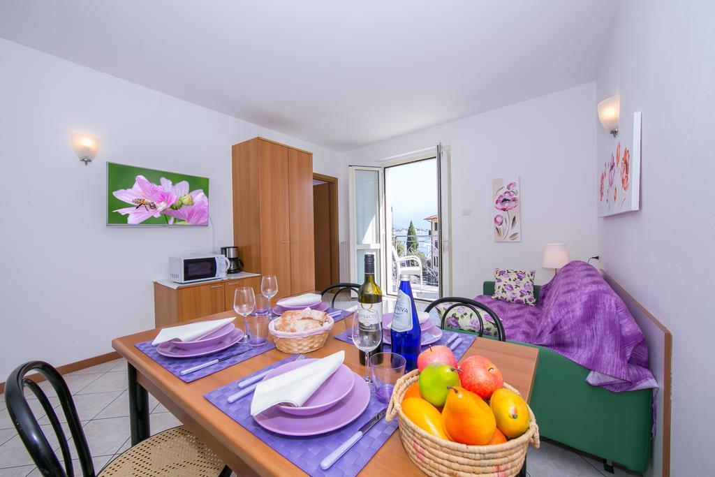 Residence Riva Del Lario Граведона Екстериор снимка