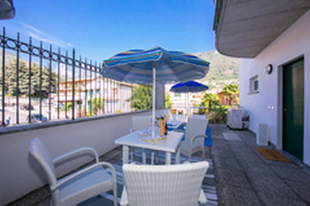 Residence Riva Del Lario Граведона Екстериор снимка