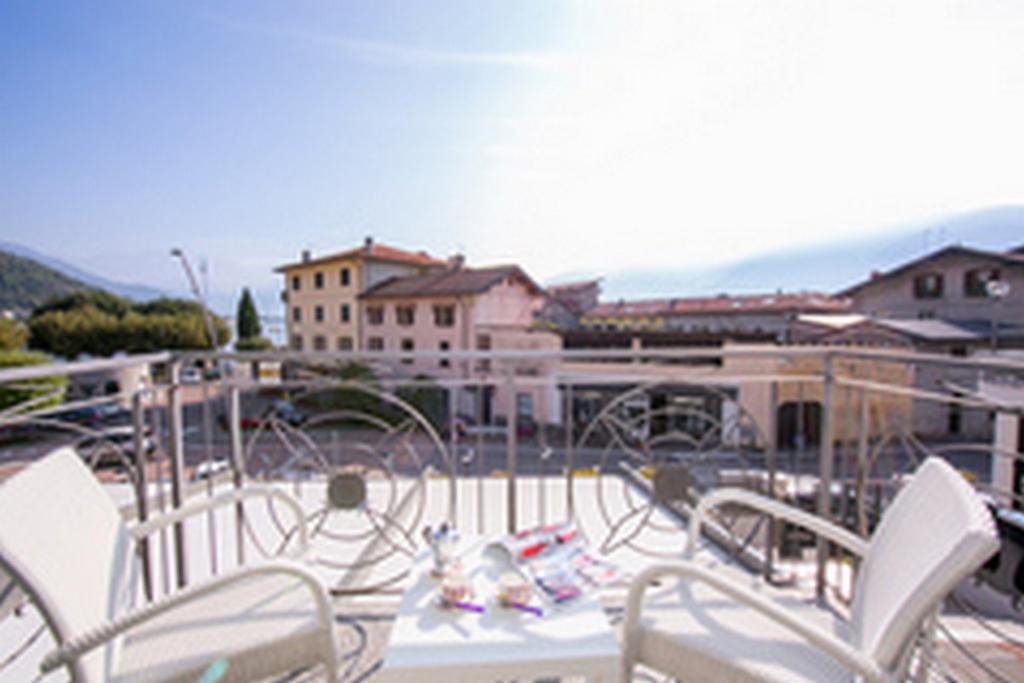 Residence Riva Del Lario Граведона Екстериор снимка