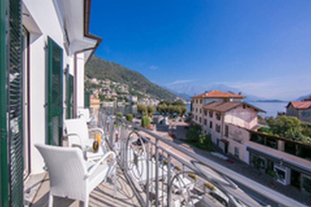 Residence Riva Del Lario Граведона Екстериор снимка