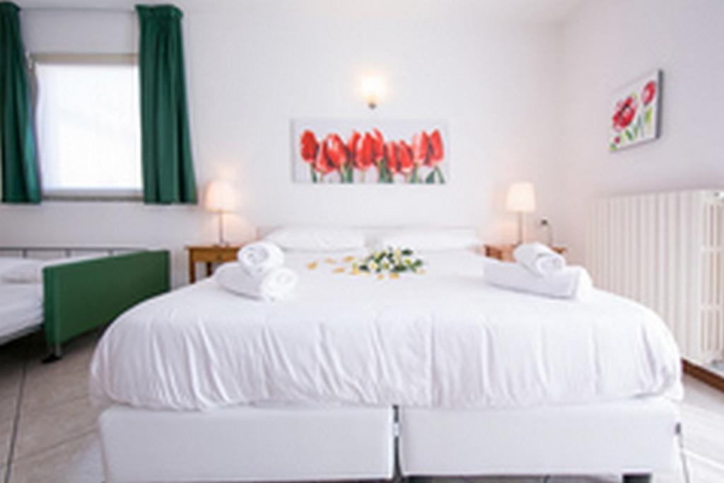 Residence Riva Del Lario Граведона Екстериор снимка
