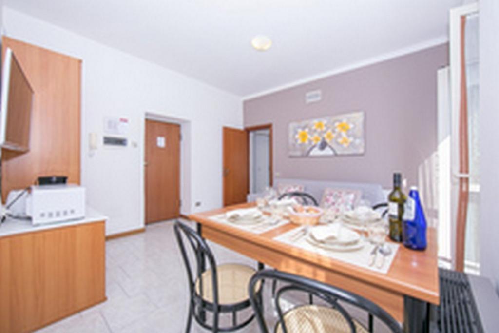 Residence Riva Del Lario Граведона Екстериор снимка
