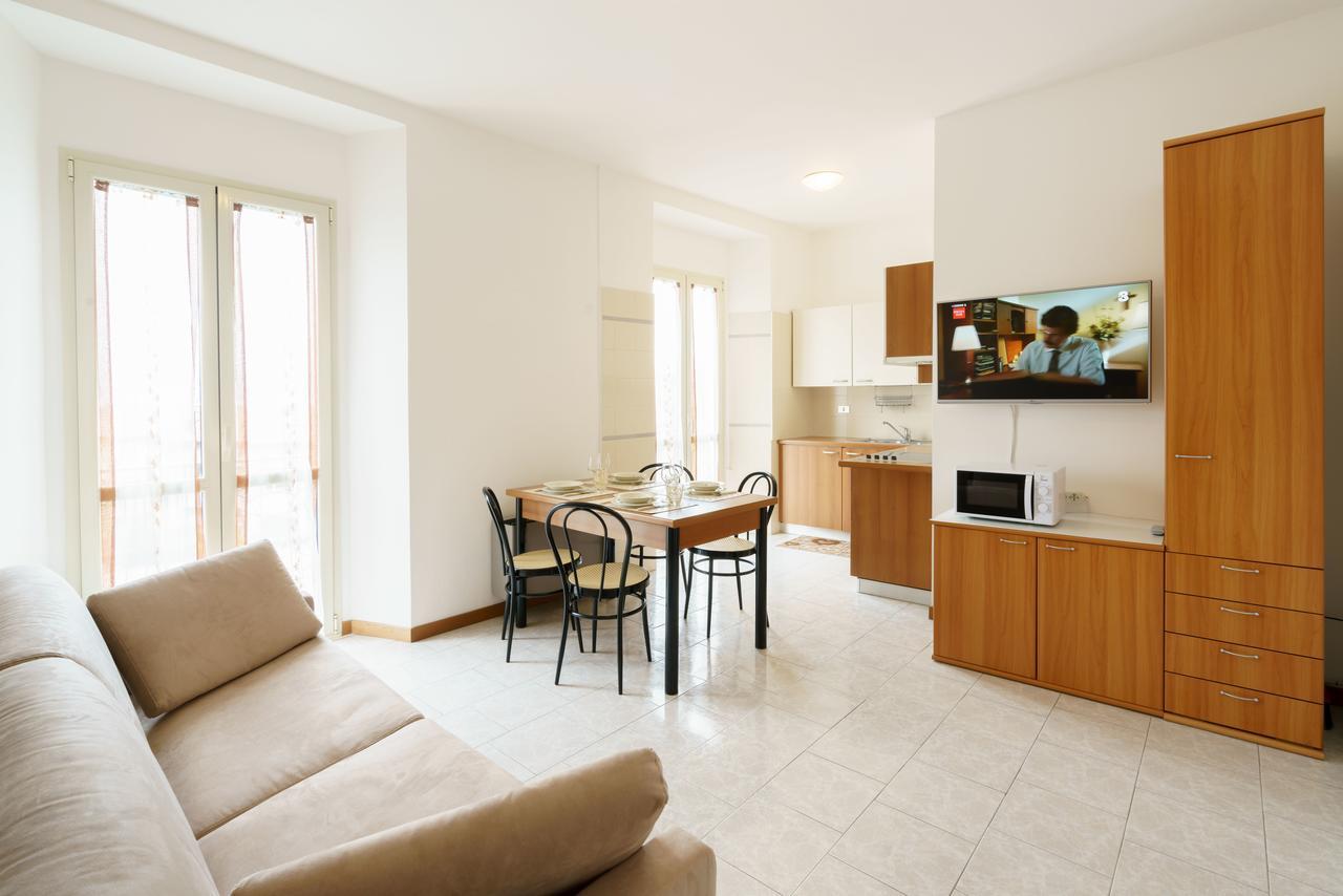 Residence Riva Del Lario Граведона Екстериор снимка