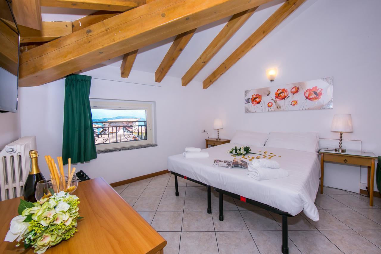 Residence Riva Del Lario Граведона Екстериор снимка